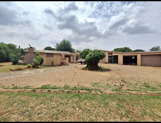 3 BEDROOM HOUSE FOR SALE IN RENSBURG